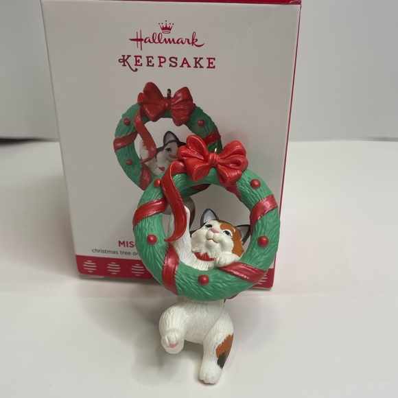 Mischievous Kittens Series In A Wreath Hallmark 2017 Keepsake Ornament #19 EUC - Picture 2 of 10
